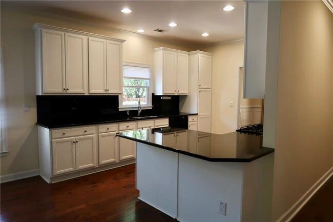 Building Photo - 515 Village Arbor Park NW