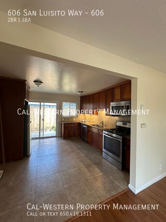 Building Photo - Sunnyvale Duplex.  2 bedroom, 2.5 bath.