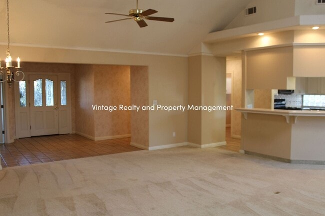 Building Photo - Top Of The Line Big 2/3 Bedroom Single Story Home Ready to Go!!!