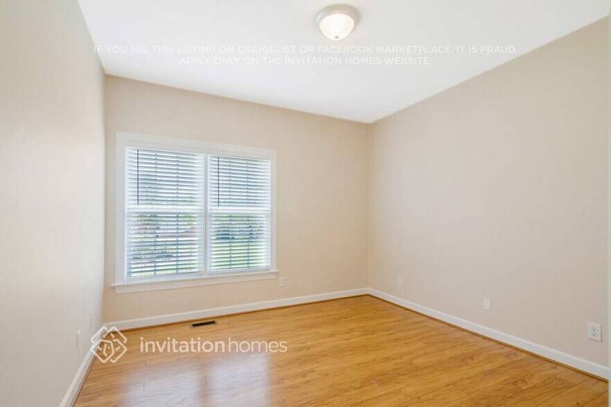 Building Photo - 405 Broadmoor Way