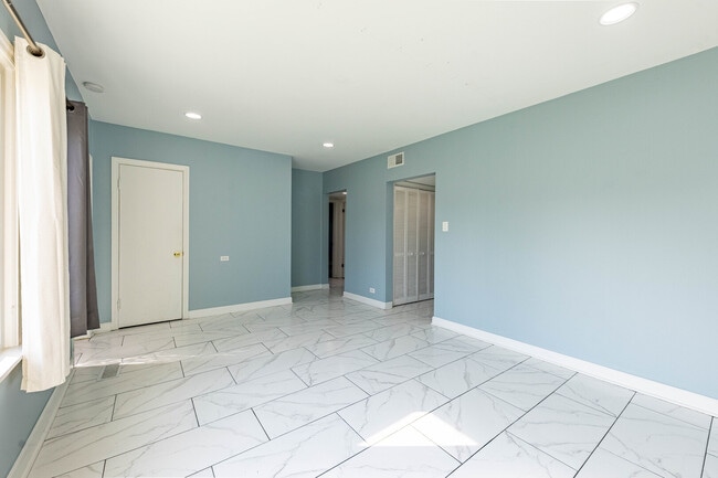 Building Photo - 7740 S Laramie Ave