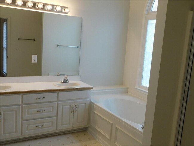 Building Photo - 1570 Hill Crossing Ct