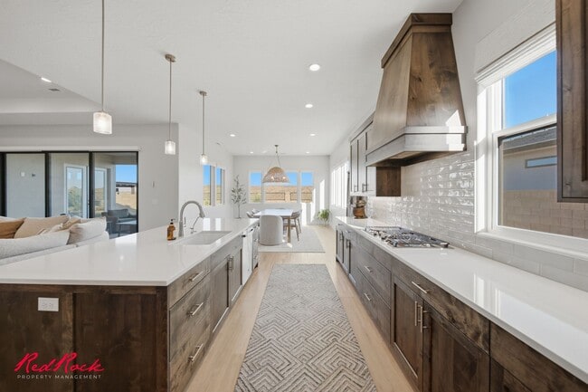 Building Photo - 4 Bedroom Home with Gorgeous Views