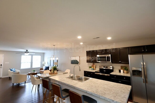 Building Photo - 1502 Stonewall Manor Dr