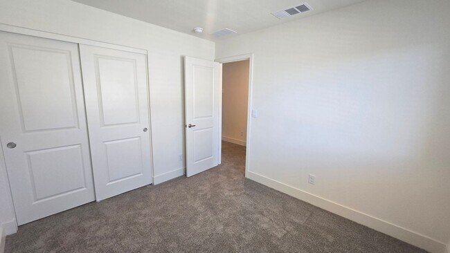 Building Photo - 5854 Altitude St