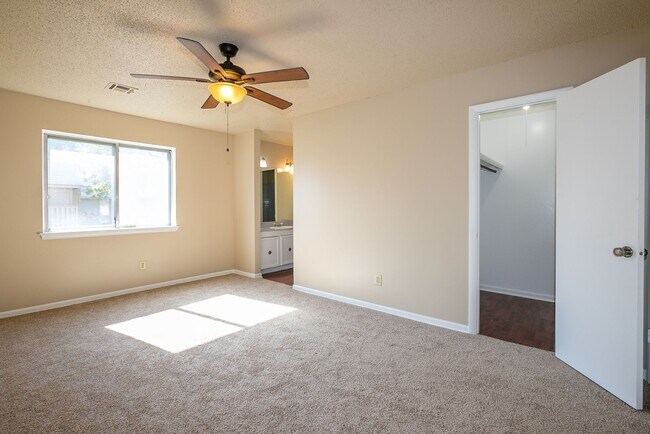 Building Photo - Spacious 3 Bed 2 Bath Condo in Tulsa!