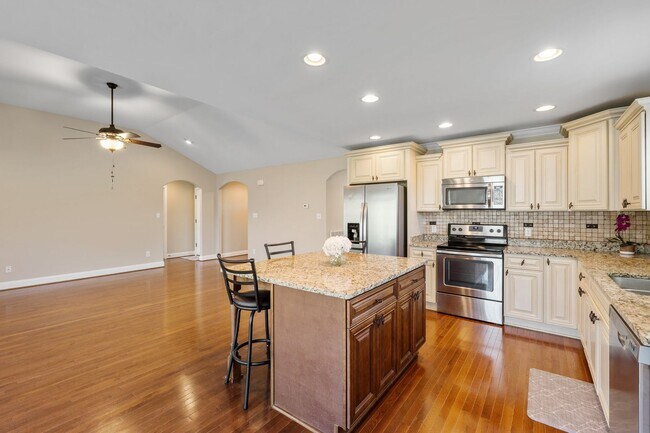 Building Photo - Lovely, Single Level, 3 Bedroom 2 Bath Home