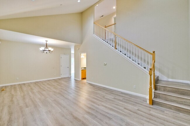 Building Photo - Awesome Home Located in a Quiet Tree Line Neighborhood