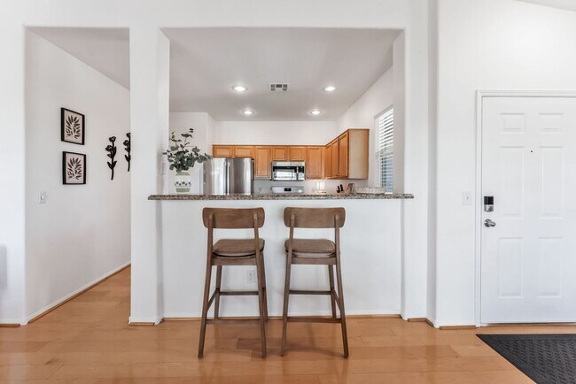 Building Photo - Fully Furnished with Golf Course View Condo in Gated Summerlin Community