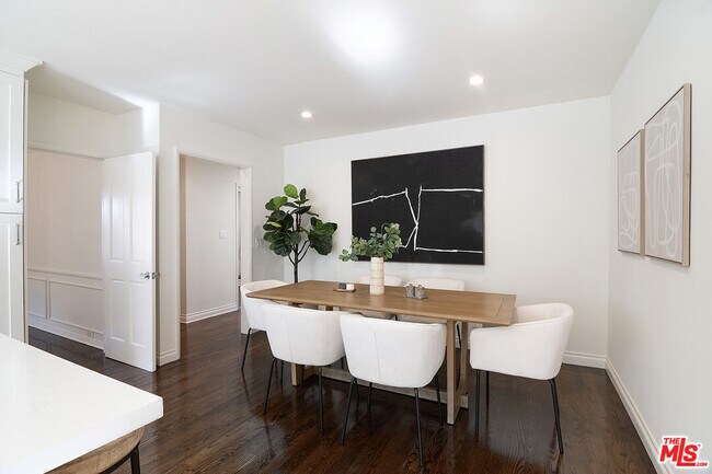 Building Photo - 326 N Vista St