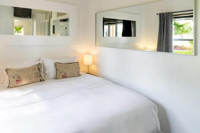 Building Photo - 1916 Perfect Dr