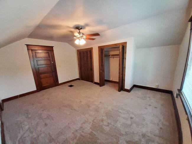 Building Photo - 1102 Chicago St