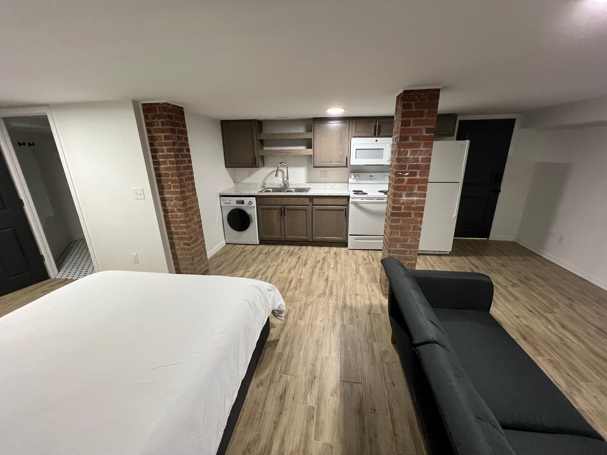 Studio apartment fully furnished - 116 Cumberland Ct