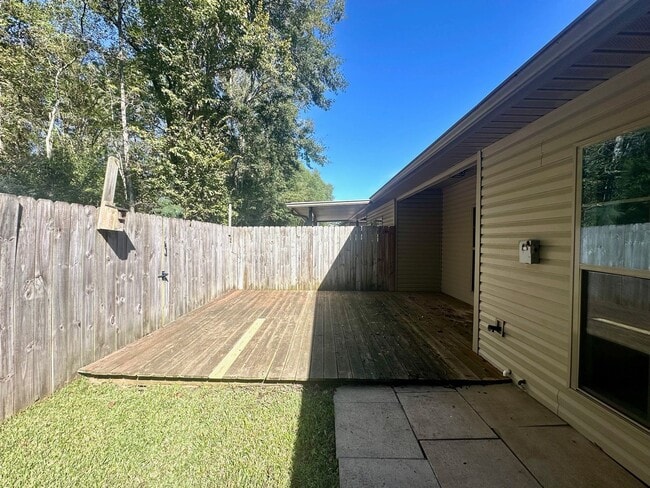 Building Photo - 10664 Florida Blvd