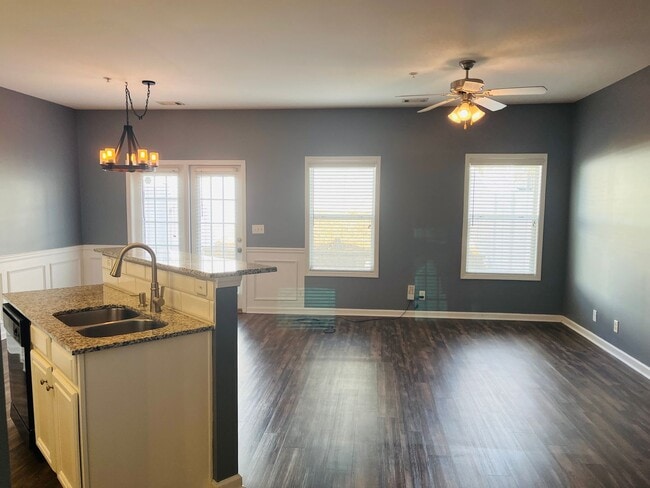 Building Photo - Sought after community, swimming/playground, courtyard, 1 car garage, 2 bed/2.5 bath, granite  co...