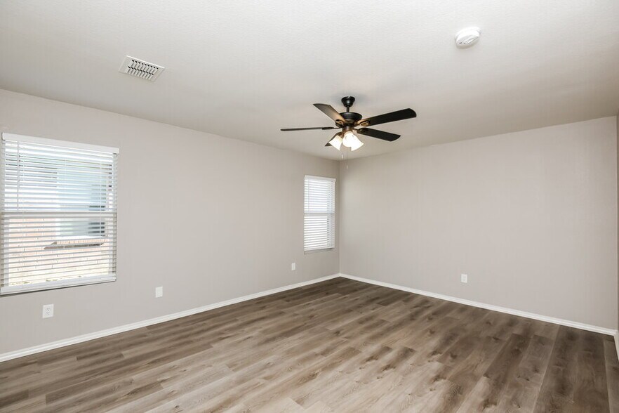 Building Photo - 1813 Kittredge Way