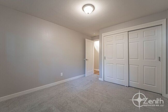 Building Photo - 1701 SE 123rd Ave