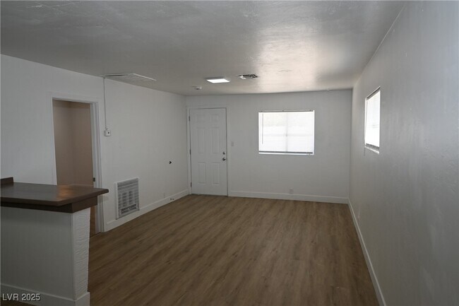 Building Photo - 1610 Marlin Ave