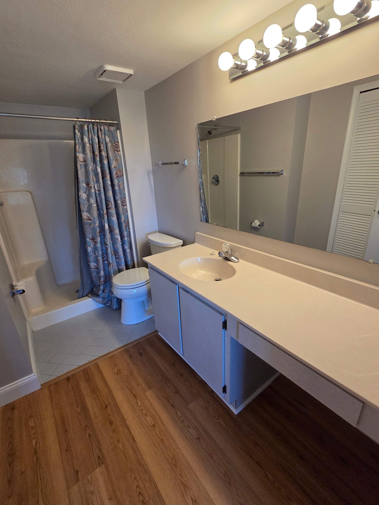 Master bath - 232 Pebble Beach Blvd