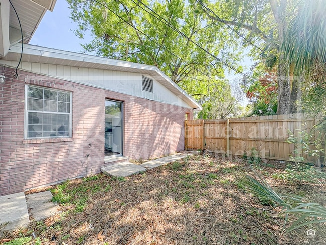 Building Photo - 420 Allamanda Dr