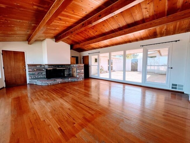 Building Photo - 3 Bed, 2 Bath, 2 Car Garage with Ocean Vie...