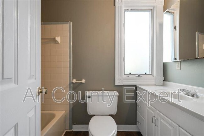 Building Photo - 438 Cherokee Ave SE