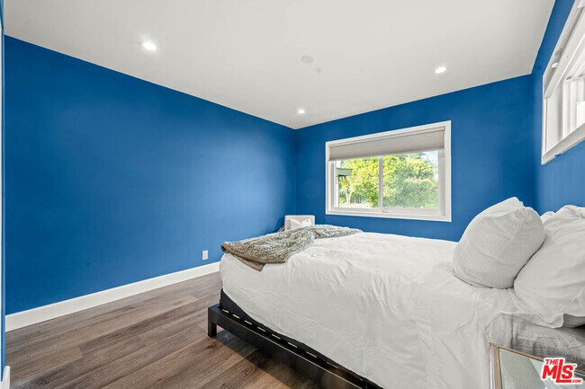 Building Photo - 14034 Valerio St