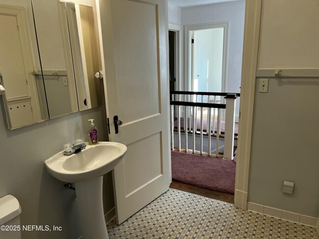 Building Photo - 1924 Arcadia Pl