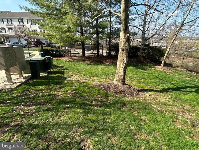 Building Photo - 445 Fort Hill Cir