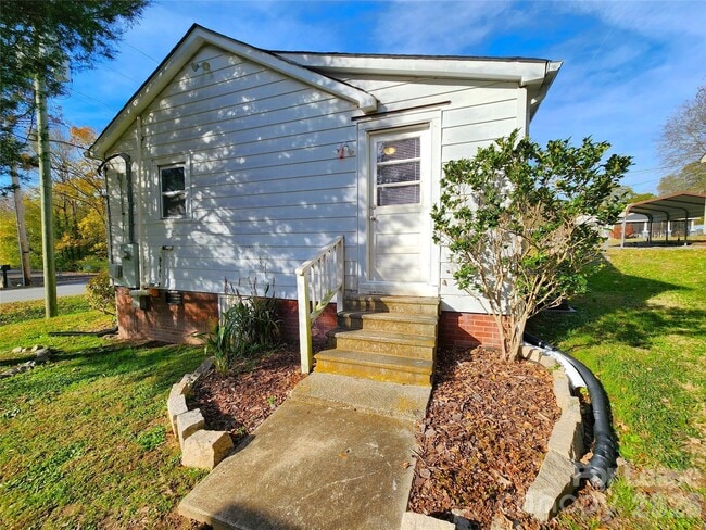 Building Photo - 317 Westview St