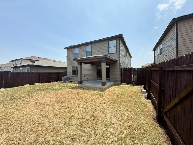 Building Photo - Ready for Move In! Spacious 4 bedroom 3 ba...