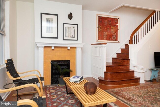 Primary Photo - 456 Winona St