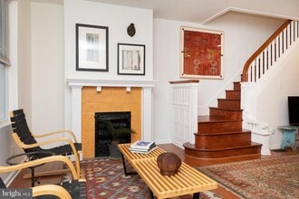 Building Photo - 456 Winona St