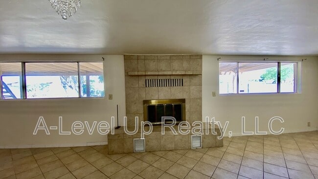 Building Photo - 700 W Calle Colado