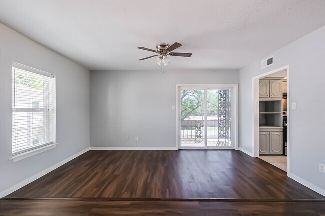 Building Photo - 5922 Fairdale Ln