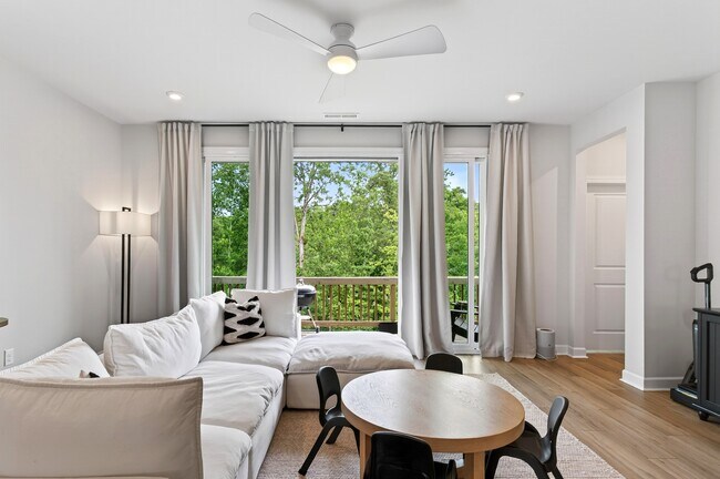 Building Photo - 4730 Cypress Tree Ln