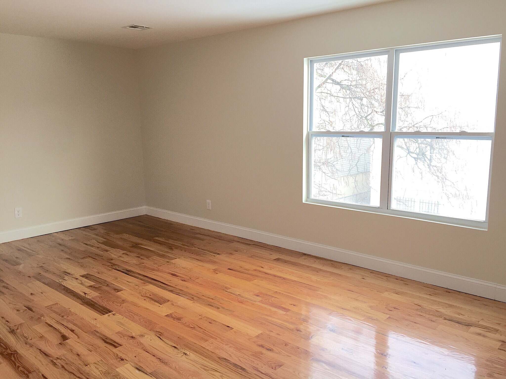 Building Photo - 270 S 20th St