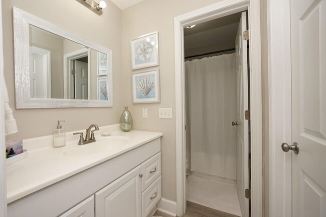 Building Photo - 1503 Green Acres Blvd