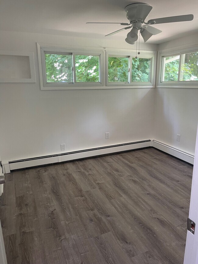 Building Photo - 28 Royce Pl