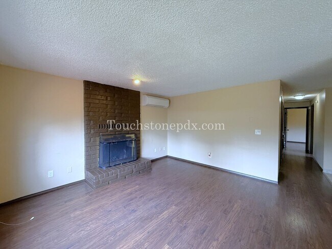 Building Photo - 2024-DIVIS