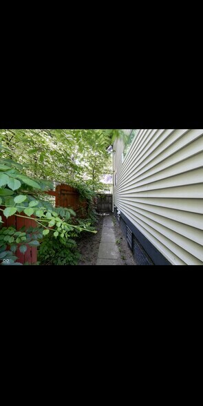 Building Photo - 646 E 31st St