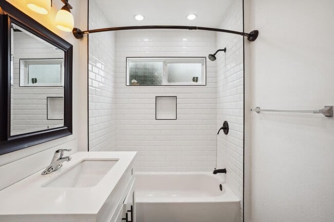 Building Photo - 1133 W 78th St