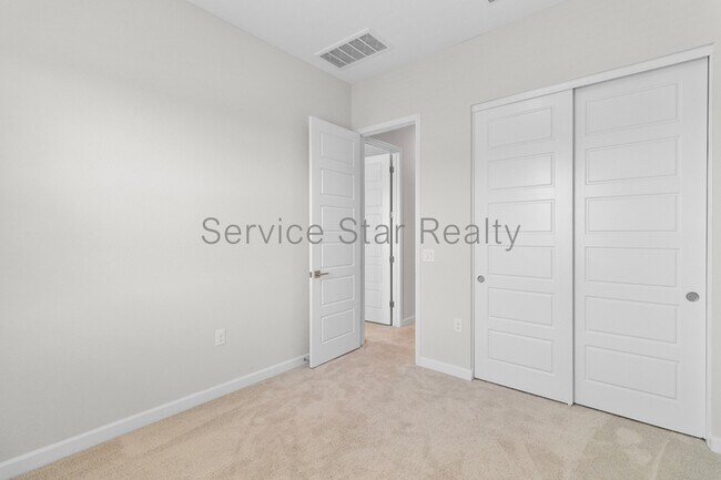 Building Photo - 5062 E Hartford Ave