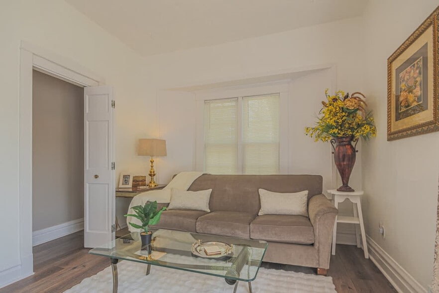 Building Photo - 839 Dunlop Ave