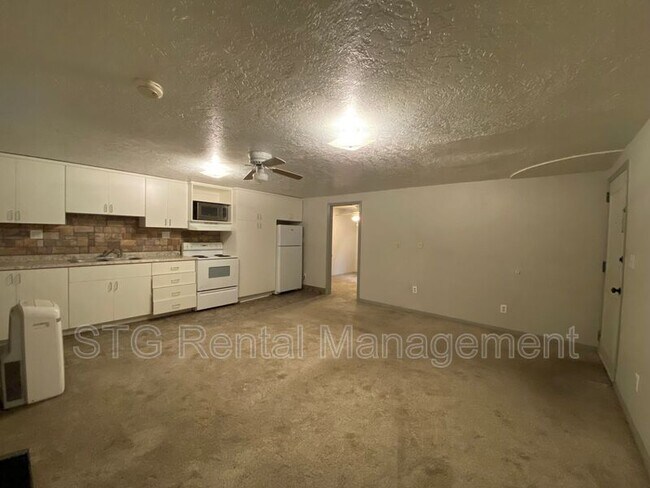 Building Photo - 145 E 500 S