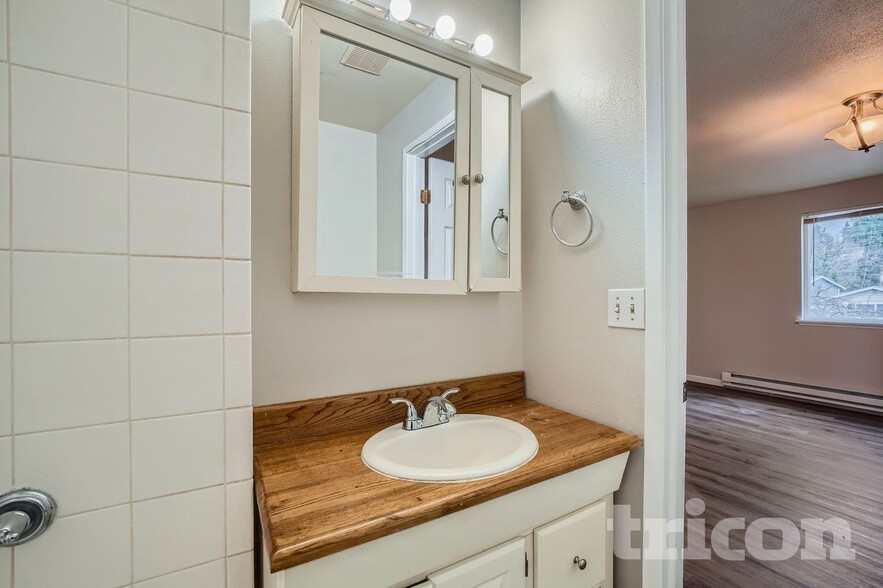 Building Photo - 2914 Forest Rim Ct S