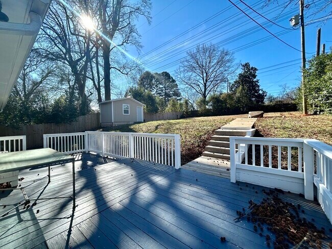 Building Photo - 900 Stanfield Dr