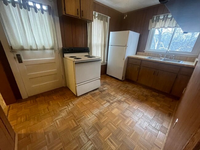 Building Photo - 8224 W Main St