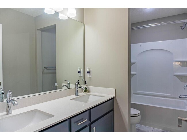 Building Photo - 1582 Edgebrook Ln