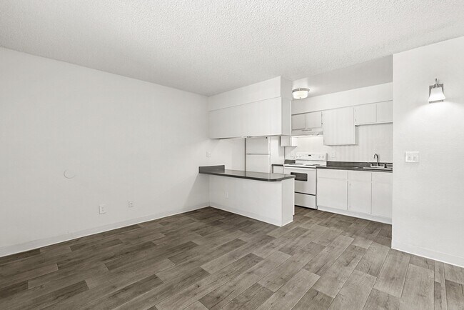 Building Photo - Acacia Hills